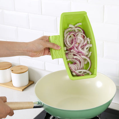 Multifunctional Plastic Chopping Board with Strainer