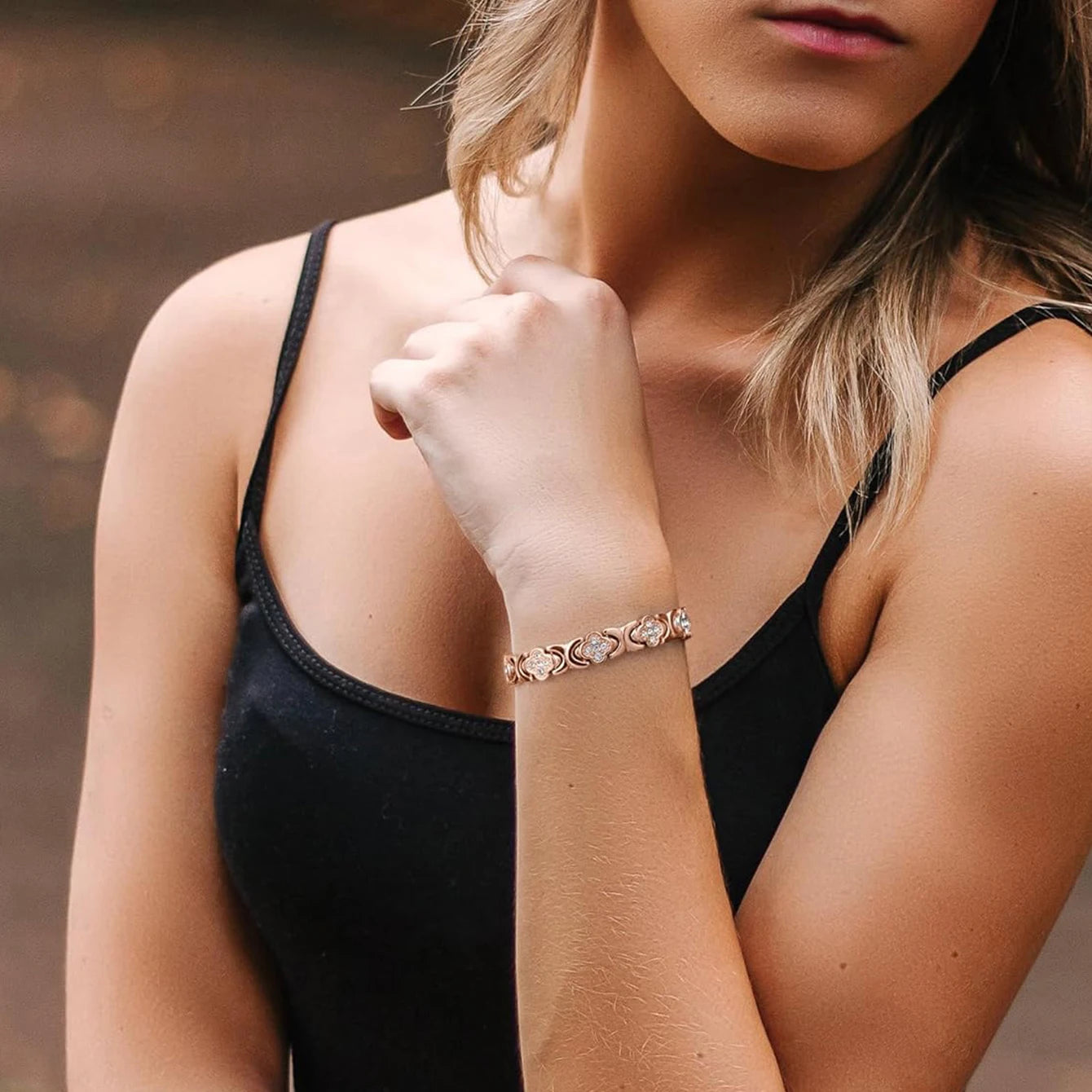 1Pcs Fashionable Light Luxury Clover Bracelet with Sparkling Cubic Zirconia for