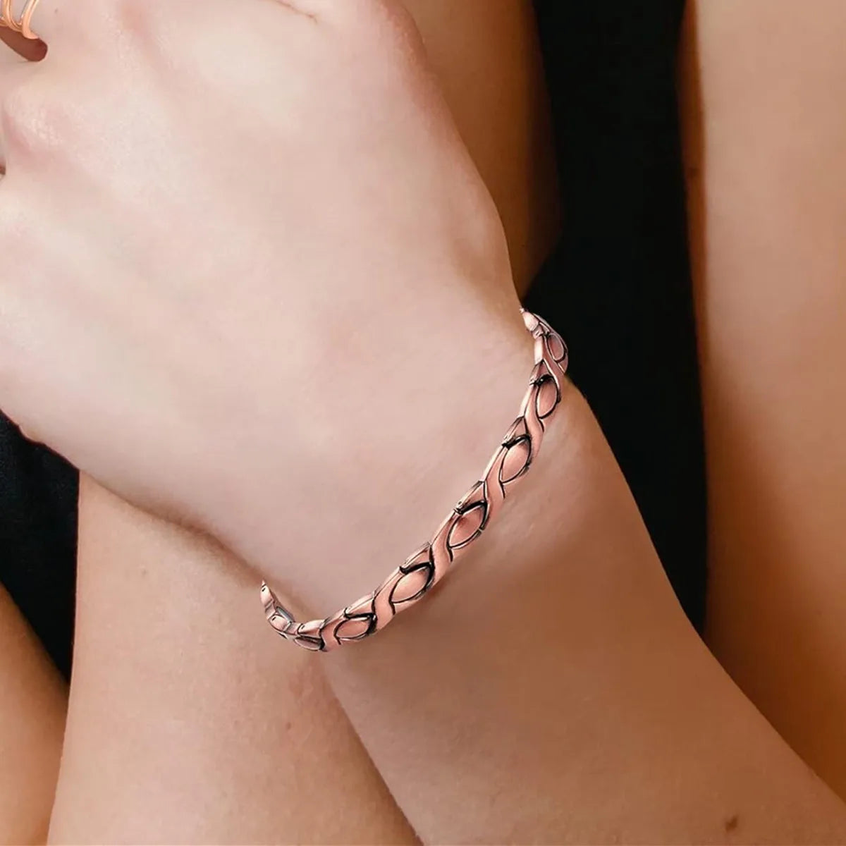 ARADOO Copper Bracelets for Women 99.9% Pure Copper Magnetic Adjustable Wristban